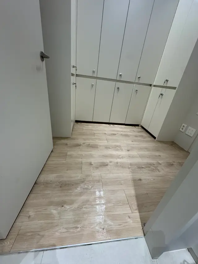 동대문 병원 탈의실 바닥왁스코팅 시공 후