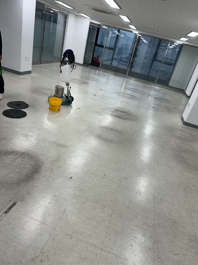 분당 사무실 바닥왁스코팅 시공 전
