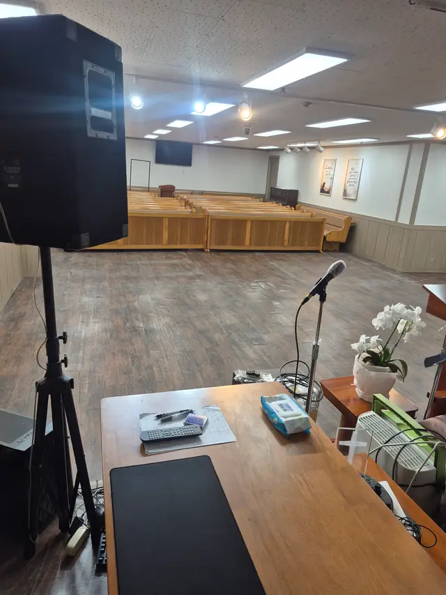 군포 마라나타순복음교회 바닥왁스코팅 시공 전