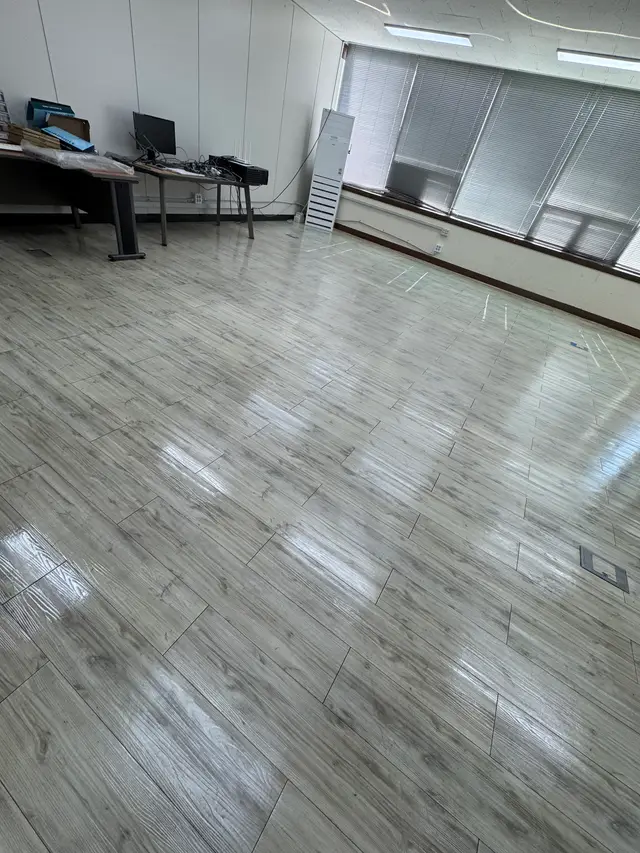 군포 사무실 바닥왁스코팅 시공 후