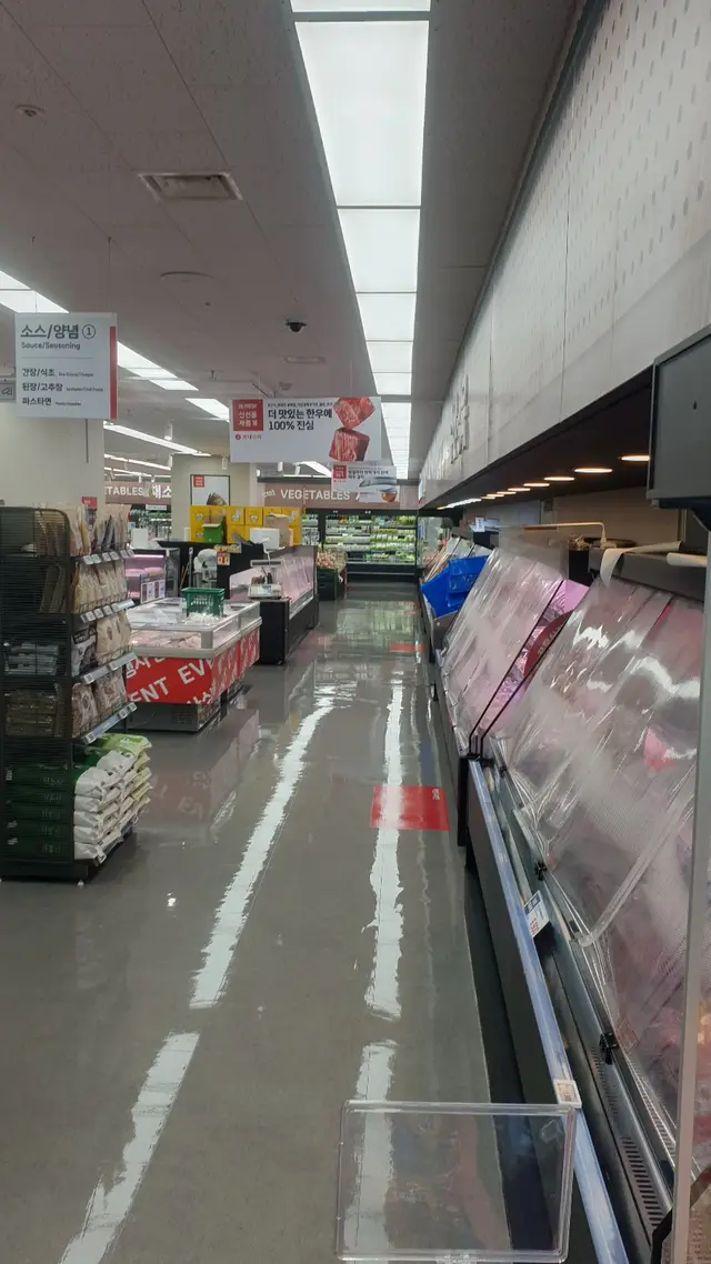 의왕 롯데마트 바닥왁스코팅 시공 후