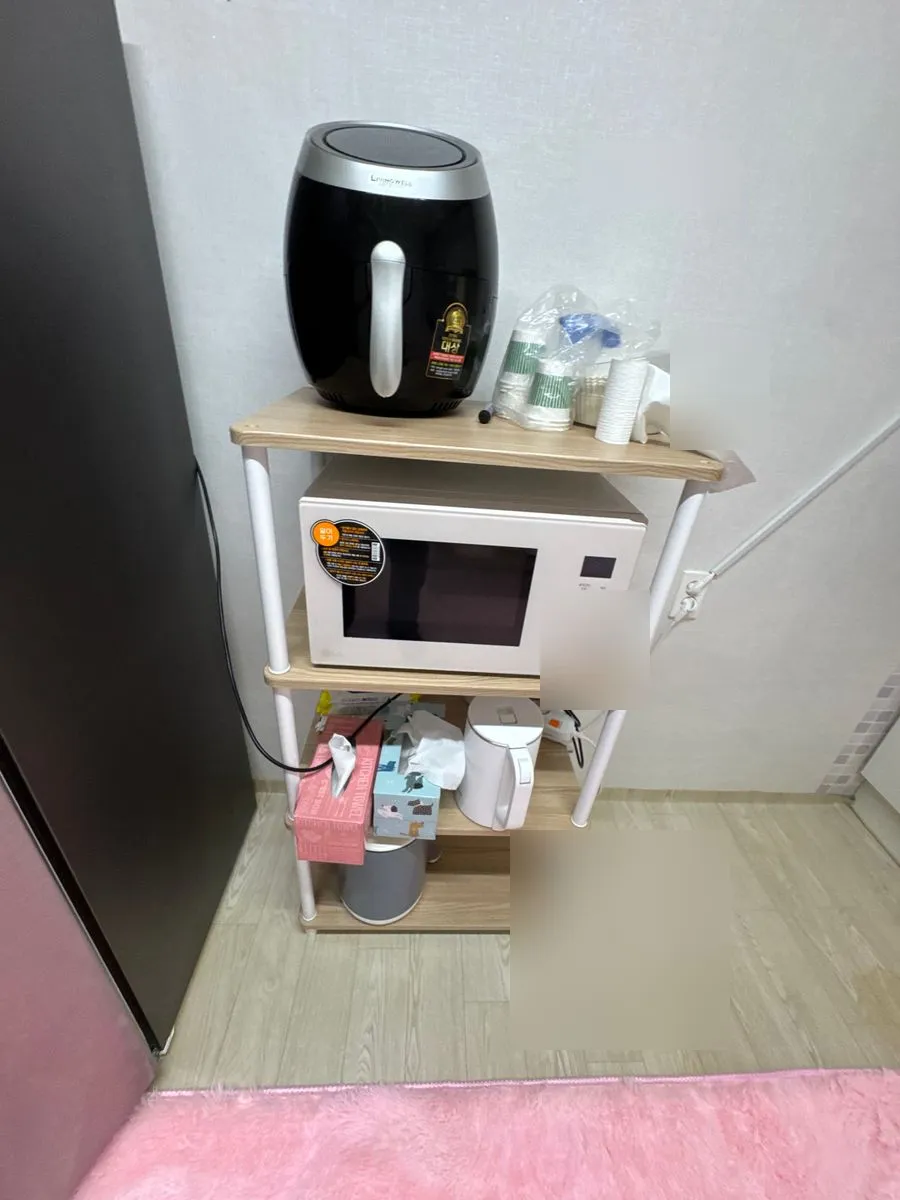 안산 쓰레기집 청소 후 닦아서 선반에 올려 둔 주방 가전
