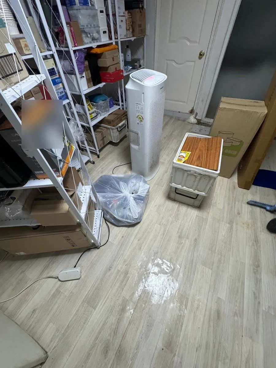 안산 쓰레기집 청소 후 쓰레기를 내보내고 바닥이 드러난 방