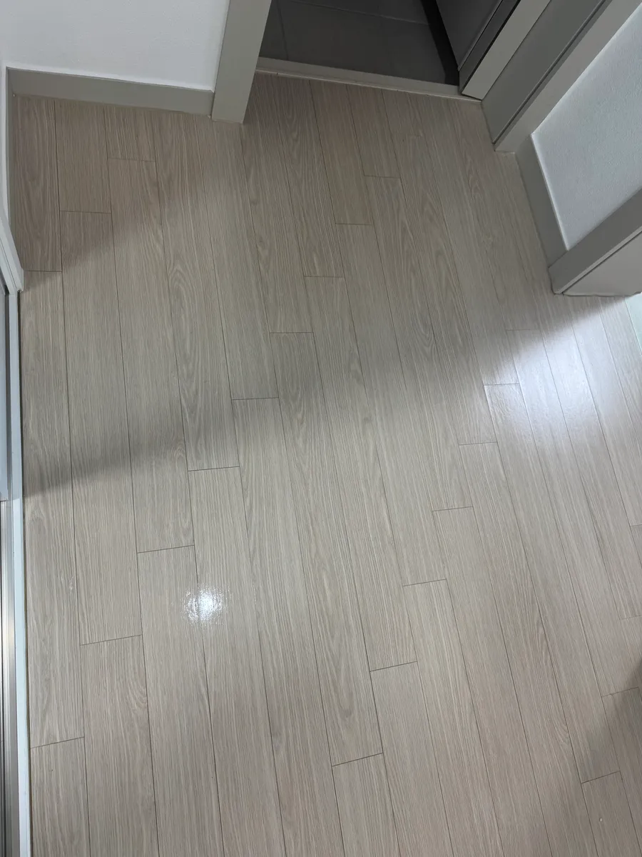현장 확인 수납장 주변 마루 표면