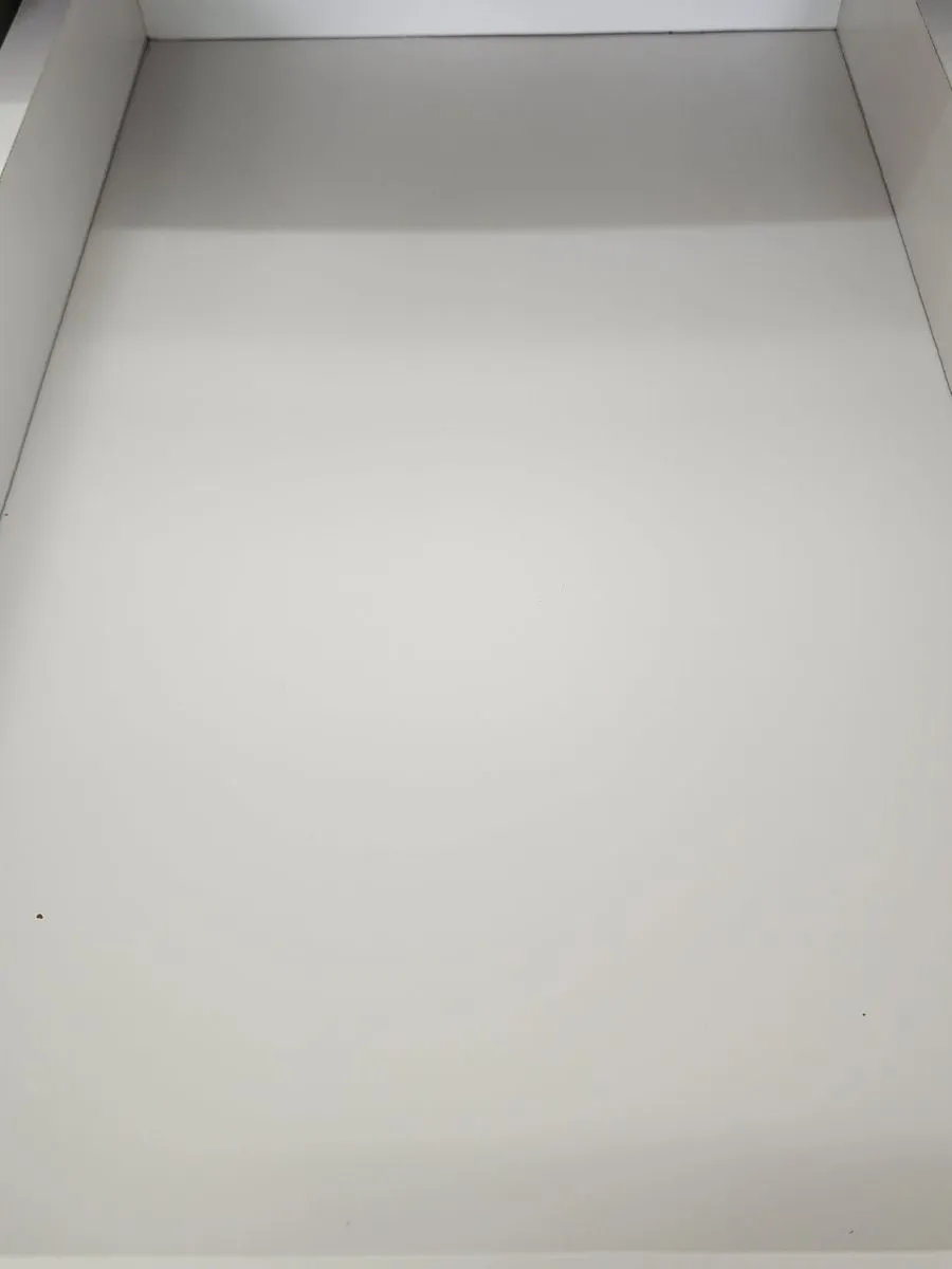 평촌 입주청소 작업 완료 후 먼지를 닦은 선반