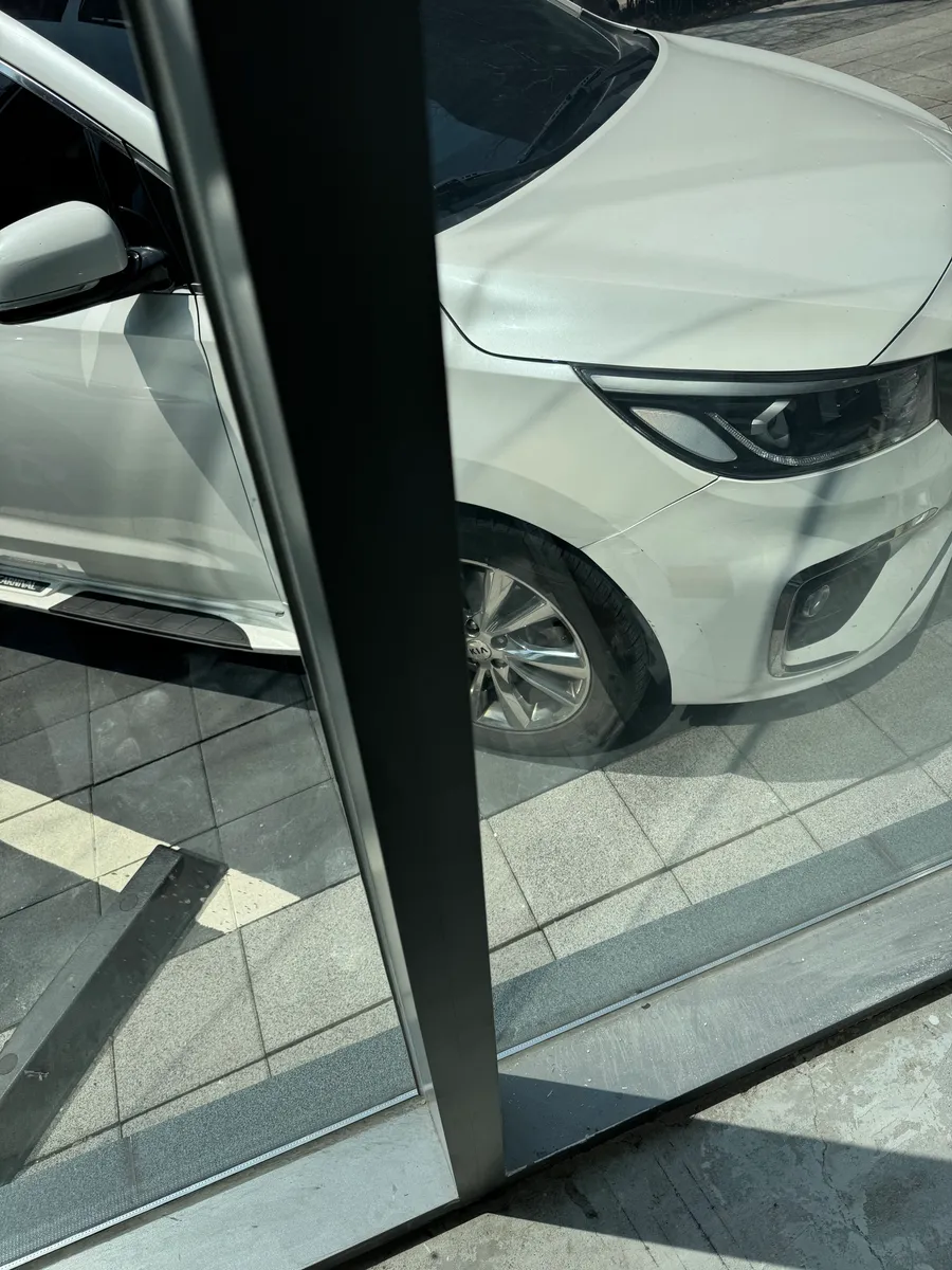 서초구 건물 복원청소 작업 후, 정리를 마친 벽면 모서리